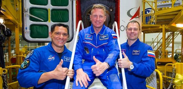 Astronauta da Nasa vai ao espaço em nave com dois russos; veja ao vivo