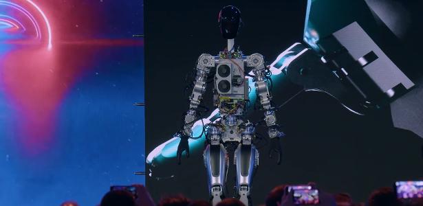 Novo robô humanoide da Tesla acena e faz dancinha; veja imagens - 01/10/2022